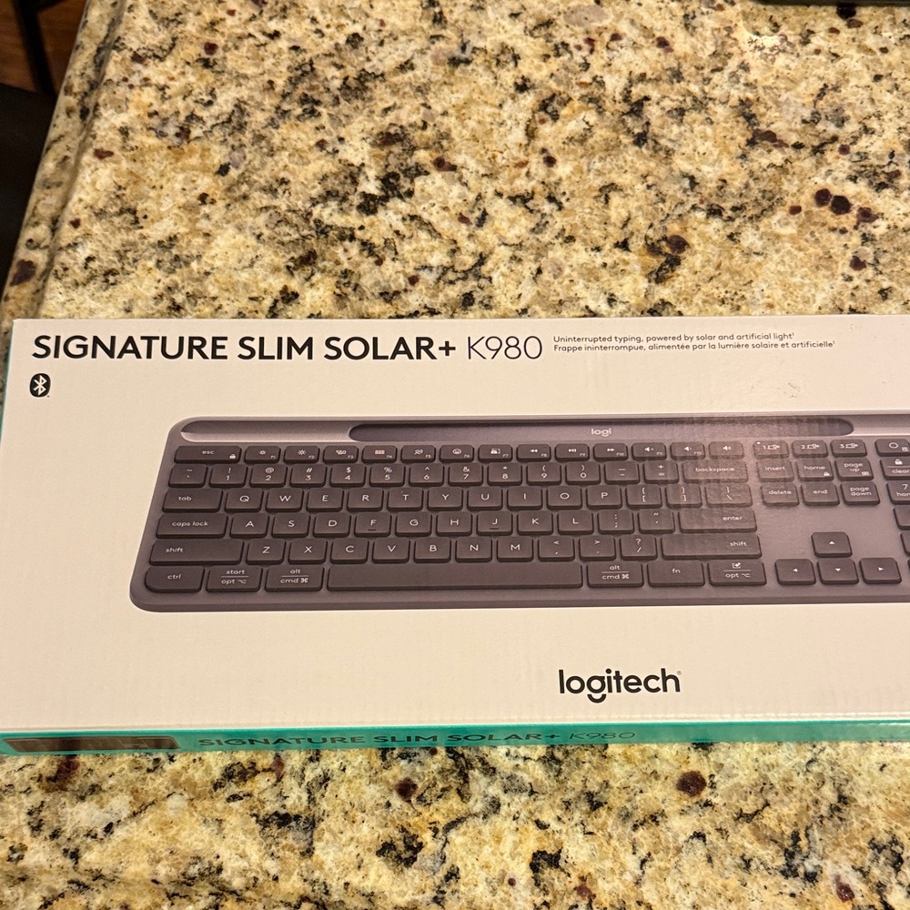 Logitech K980 Solar Keyboard in Black